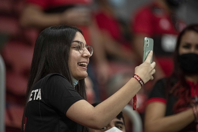 海廷加：奥斯梅恩和伊布、德罗巴一样强大，始终是一个威胁